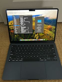 2022 Midnight MacBook Air M2 13.6” - Like New