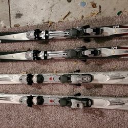 2 Pair Of Skis ⛷ need Gone ASAP 