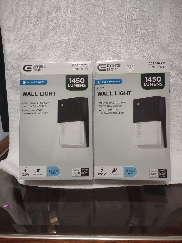 (2)-EXTERIOR 1450 LUMENS WALL LIGHT