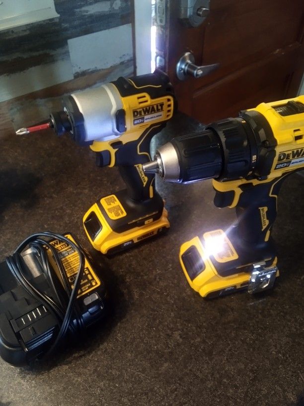 DeWalt Drill Combo Set With Dual Batteries And Charger