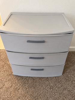 Sterilite Dresser