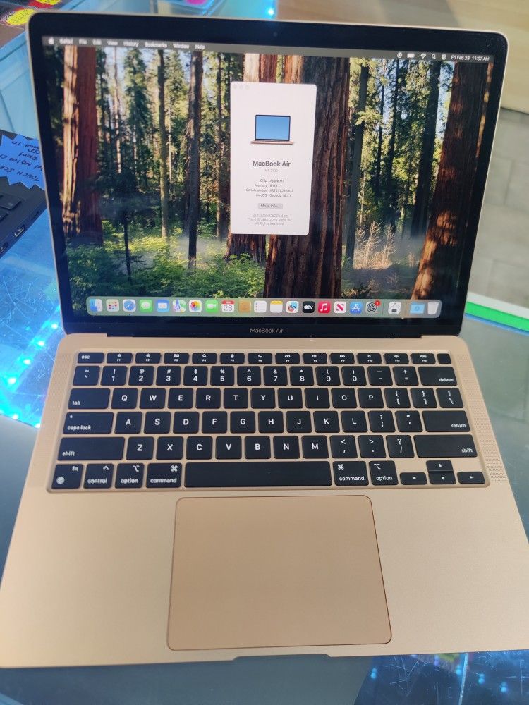 MacBook Air 2020 13" Rose Gold Retina TouchID Apple M1 Chip,  8GB Ram 256GB SSD, macOS Sequoia. 