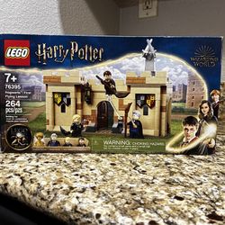 LEGO Harry Potter Hogwarts™: First Flying Lesson (76395) – $50