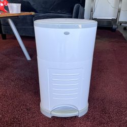 Dekor Diaper Pail With Extra Refill Bags 