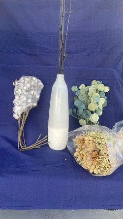 Vase + Floral arrangement 