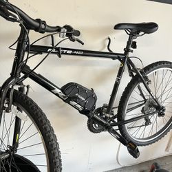 KHS hybrid Bicycle And  Schwinn Kid Trailer