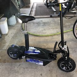 Uberscoot 1000 W Electric Scooter-New Batteries-Chargers