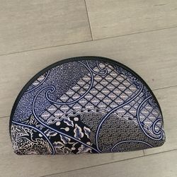Cosmetic bag