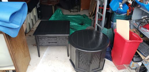 A pair of nice black in tables