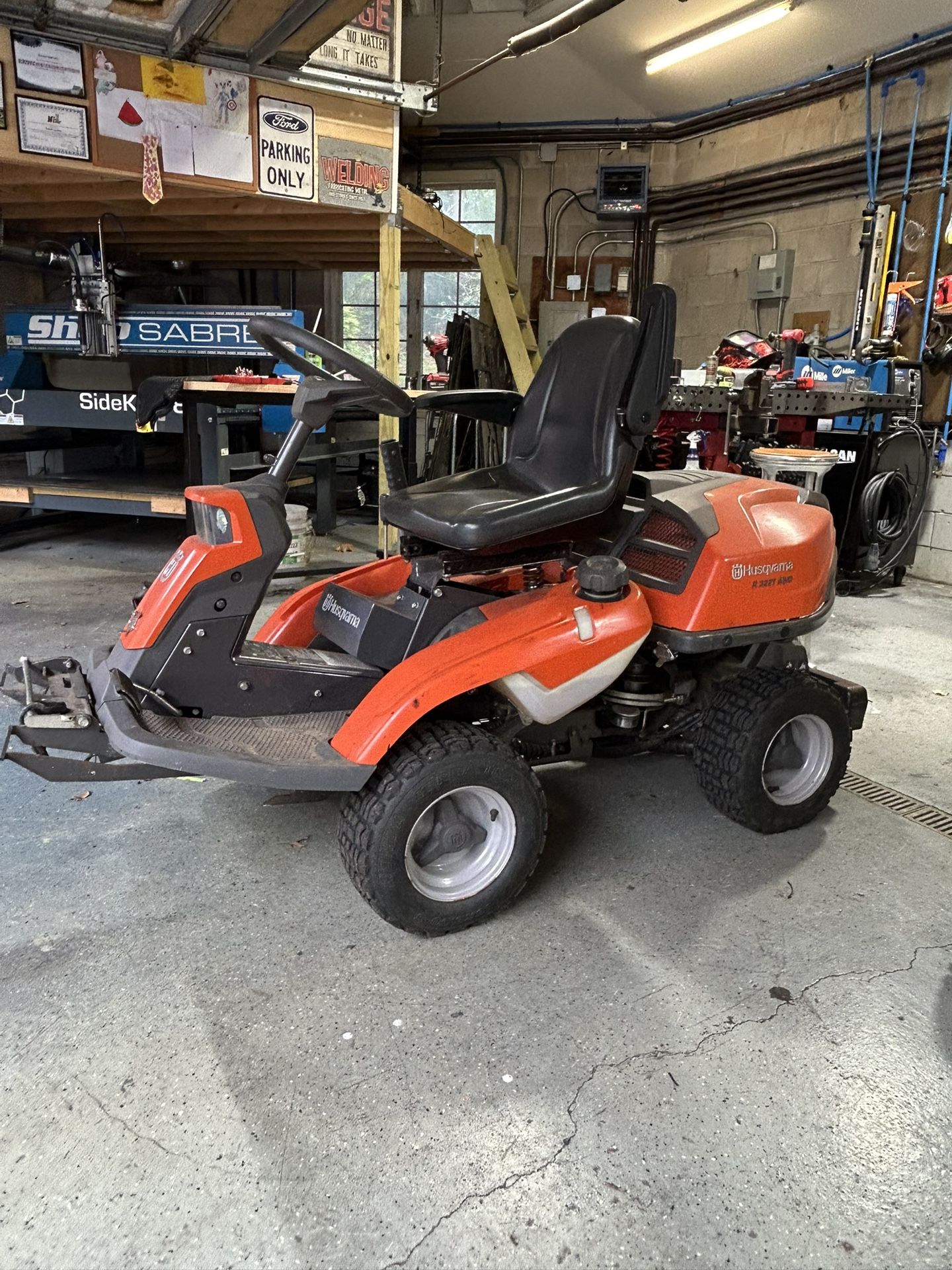 Husqvarna R322t AWD Mower