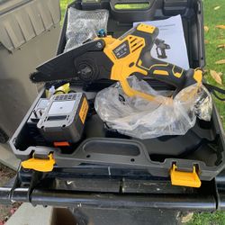 Lovewe, Battery Powered 8inch Chain Saw. New, Never Used In The Original Case.