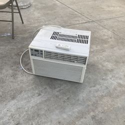 Air Conditioner / Barely Used / Zero Problems