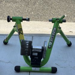 Kinetic T-699C Road Machine Fluid Bike Trainer Green Foldable