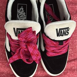 Vans chunky black and white size 3.5 men 5.0 women