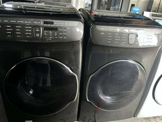 Samsung  5.5 cu. ft. capacity smart front-load FlexWash washer And Dryer  is a 7.5 cu. ft. electric smart dryer featuring FlexDry technology