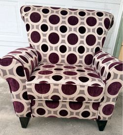 Stylish comfortable arm chair