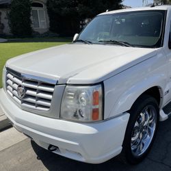 2005 CADILA ESCALATE