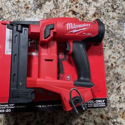 Milwaukee M18 18 Gauge 1/4 Narrow Crown Stapler