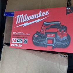 Milwaukee M12 Bandsaw 