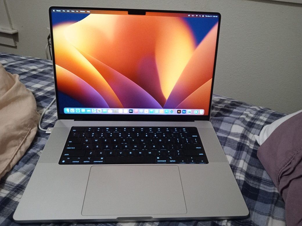 512gb I7 17inch Screen Apple Laptop