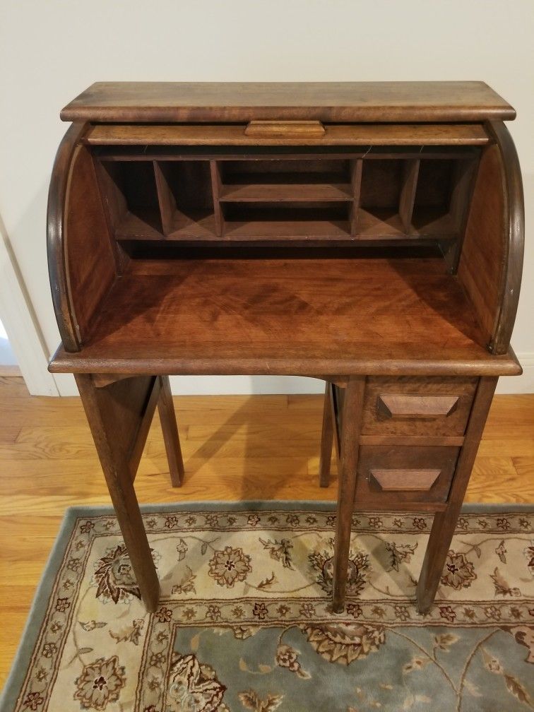 Antique Roll Top Desk With Chair