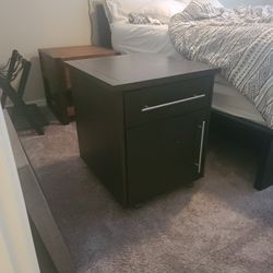2 End Tables/Night Stands