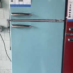 Galanz 24 in  12 cu.ft Retro Top Freezer Refrigerador Bebop Blue