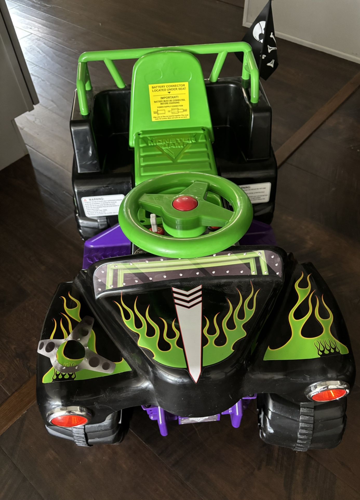 6V Grave Digger Ride on Car Monster Truck Monster Jam Graphics for Boys & Girls 18-36 Months