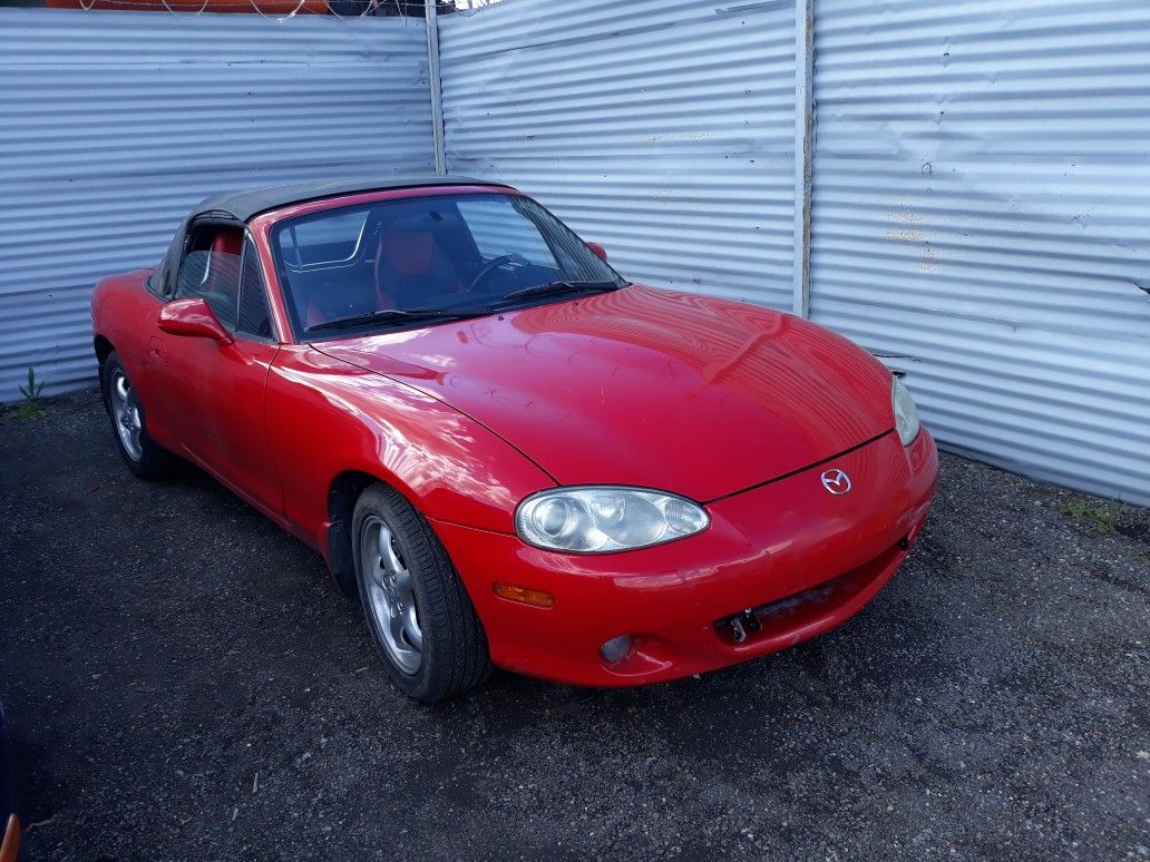 2002 Mazda Miata for parts only