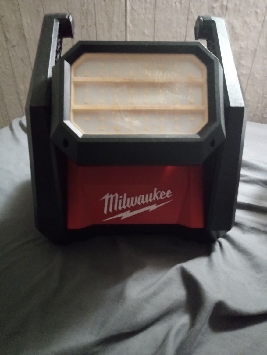 Milwaukee Flood Light Rover