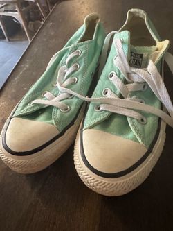 Converse Chuck Taylor Low Top Sneakers men’s size 4