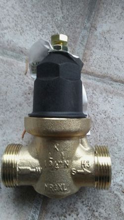 Water pressure reducing valve