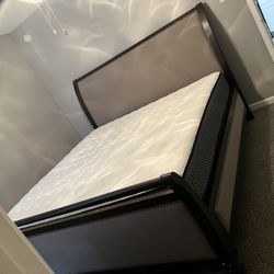 Selling a classic king bed + king mattress + 2 twin XL box springs