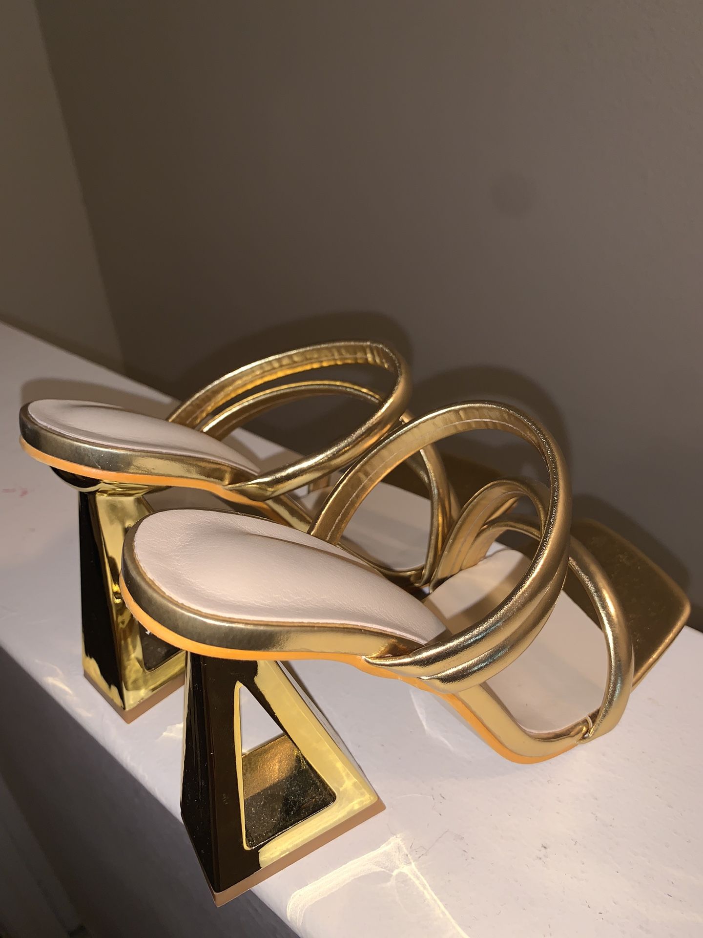 Gold Heels 🔥