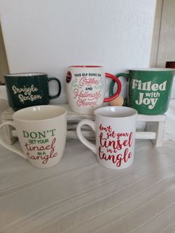5 CHRISTMAS COFFEE MUGS ALL IN EXCELLENT CONDITION