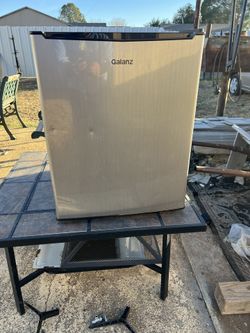 Galanz Mini Refrigerator