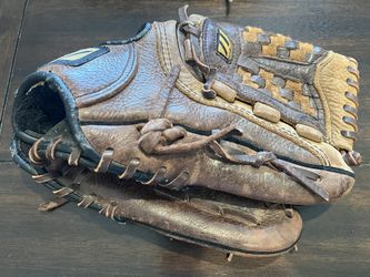 Mizuno Glove