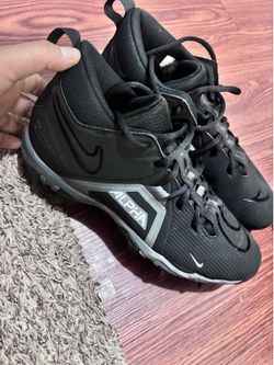 Men’s football cleats size 10.5 like new