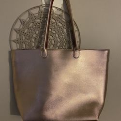 Cute Bag That Comes With A Small Shimmer Pouch 