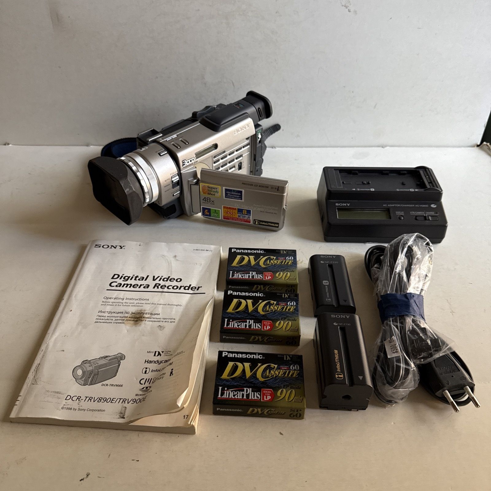 SONY DCR-TRV900E Mini DV Tape Digital Video Camera HANDYCAM Works TESTED!