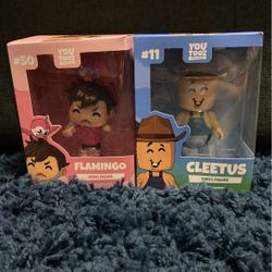 YouTooz Set - Flamingo Vinyl Figure And Cletus Vinyl Figure