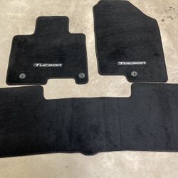 *FOR SALE/OBO-Brand New Never Used OEM Hyundai Tucson Mats 