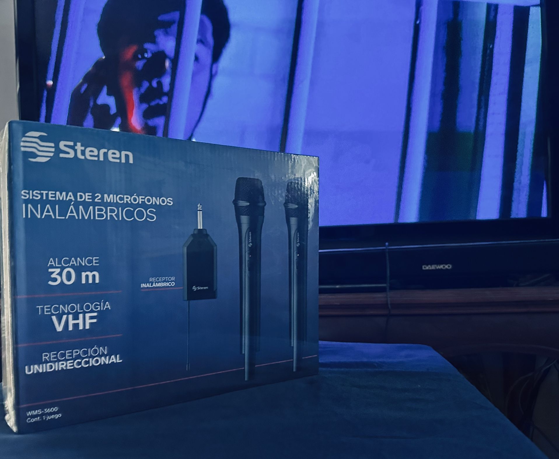 two wireless microphone system( Steren )