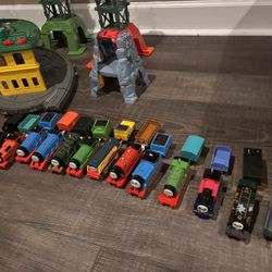 Thomas And Friends Train Set With Activity Table 