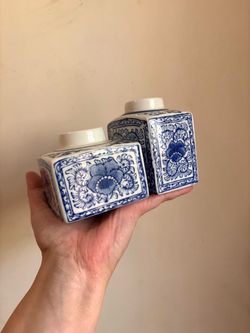 Set of canton collection by two's company jars / vase