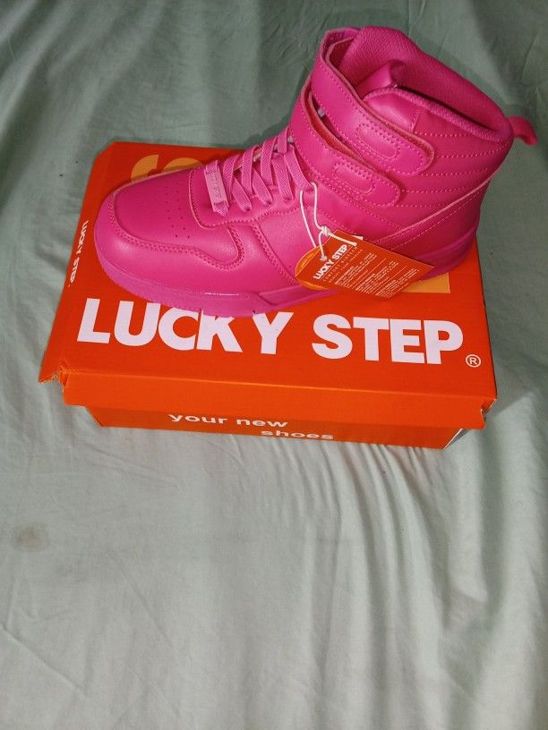 Lucky Step Sneakers