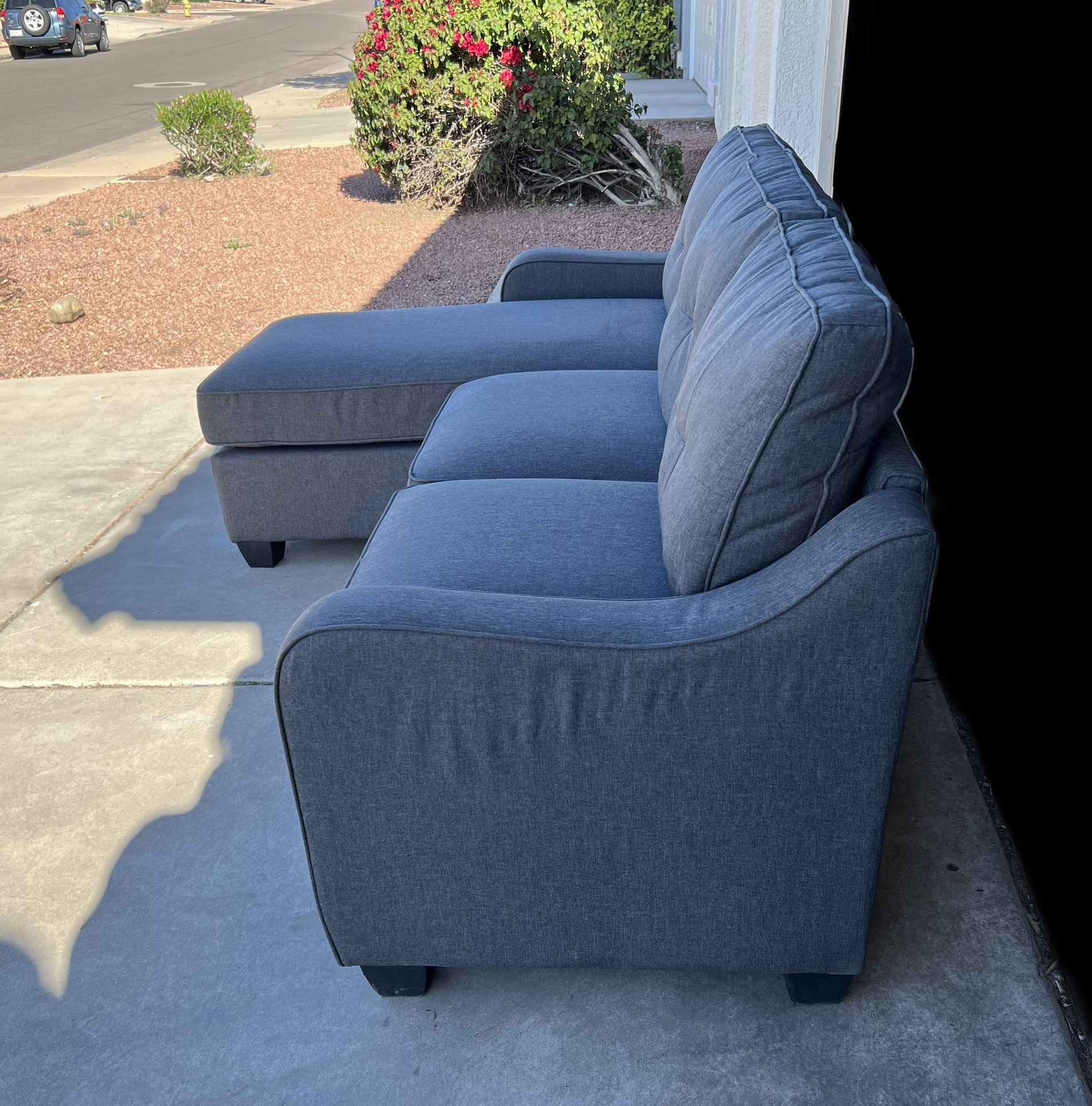 Beautiful Gray Sofa Lounge Couch + Free Delivery for Sale in Tolleson