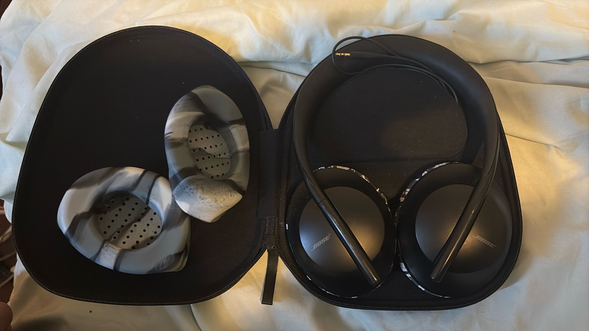 Bose 700 Noise Canceling Head Phones