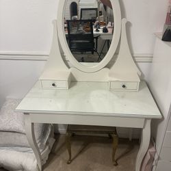 Vanity Table With Mirror