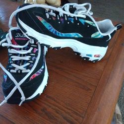 LADIES ATHLETIC SKECHERS 